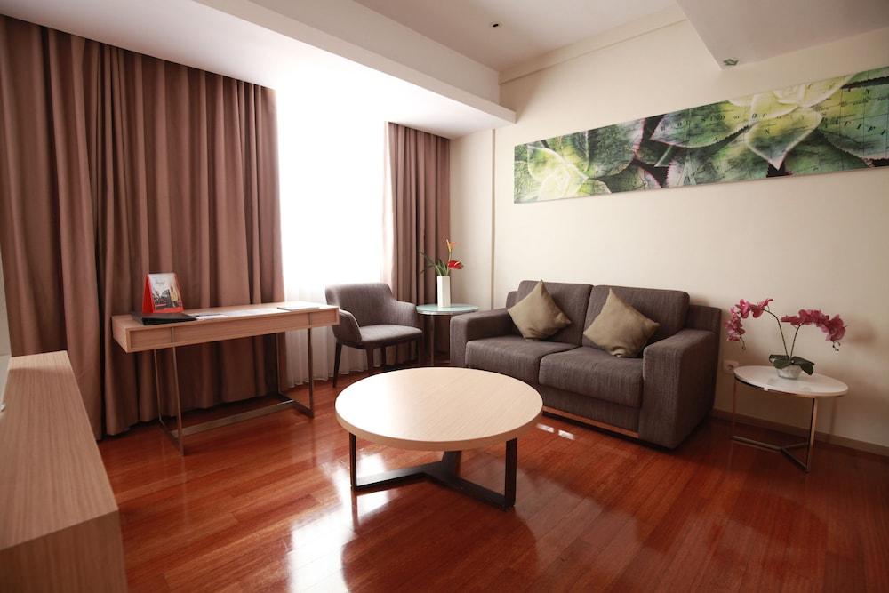 होटल Citadines Connect Airport Jakarta 3*
